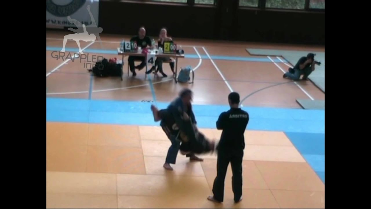 GRAPPLEIINFO - ME CBJJE 2009 - PIOTR "Bagi" BAGIŃSKI vs MARIUSZ "Manolo" LINKE