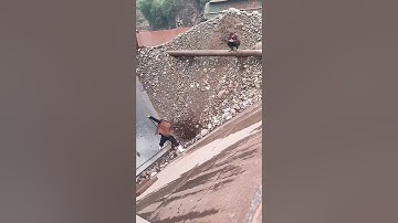 How Pebbles Are Unloaded from Ships - Good tools and machinery make work easy