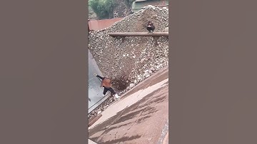 How Pebbles Are Unloaded from Ships - Good tools and machinery make work easy