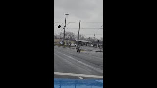 WATCH: Traffic light blows off and falls to ground