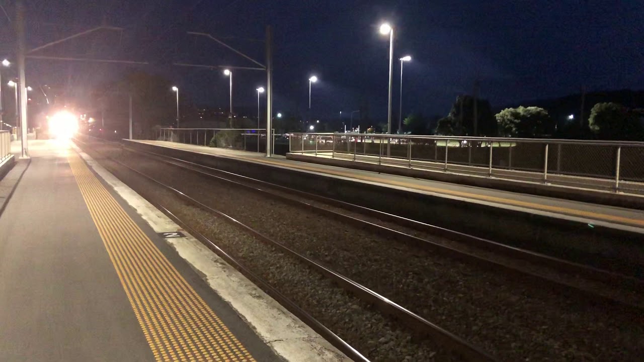 DFB 7173 with 1206 passing through mana station