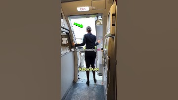 Pramugari ini Selalu Menyapa dengan Bahasa Lokal