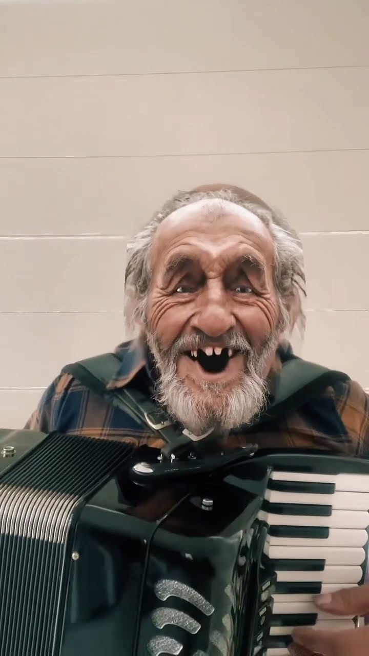 Vovó ataca de gaita