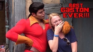 GIRL WON'T GIVE GASTON A KISS!!! - Walt Disney World - Gaston - Beauty and the Beast Village.