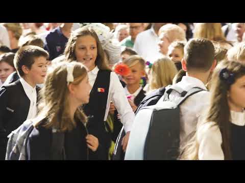 Видео: Новой школе четыре года