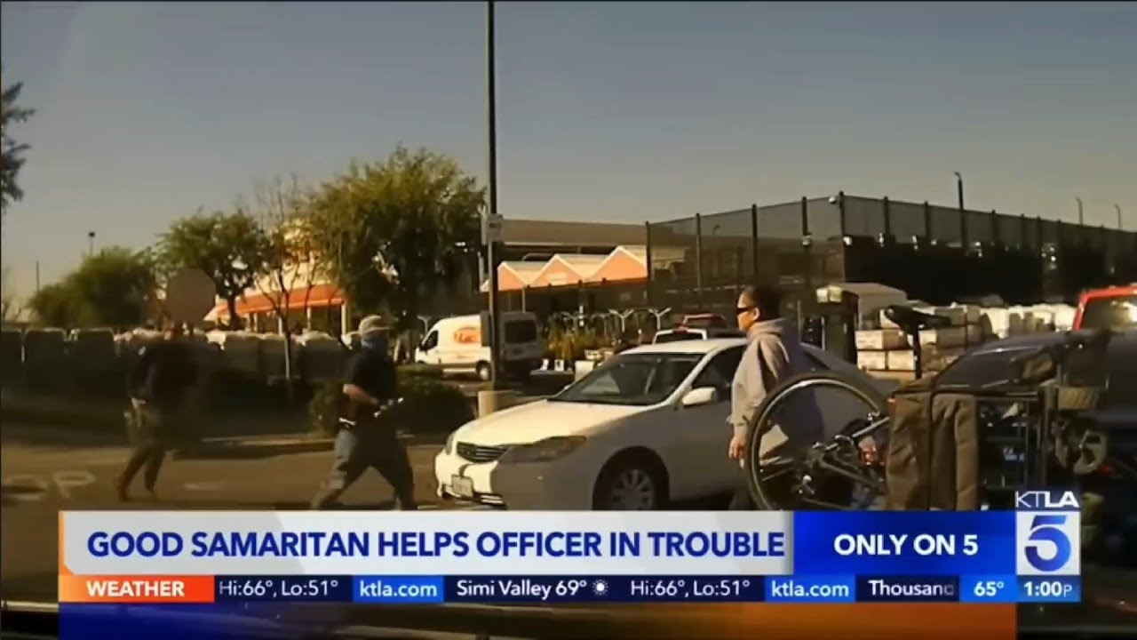 Good Samaritan helps officer as suspect goes for his gun - YouTube