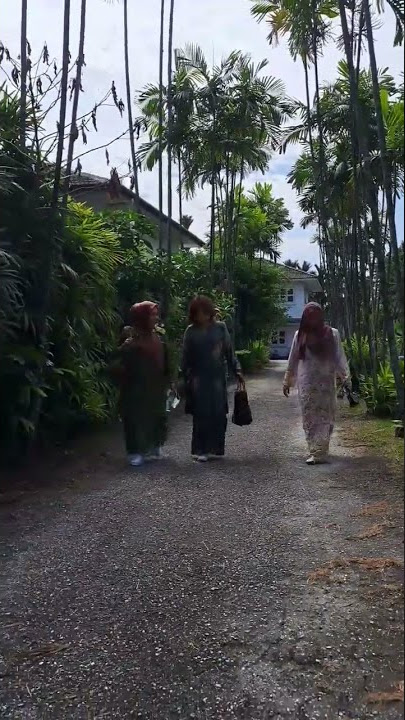 Baju Kerudung khas Melayu Malaysia