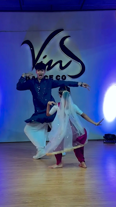 Dhoom Taana with this cutie 💖 | Om Shanti Om | #bollywood #bollywoodsongs #dance #omtarphe