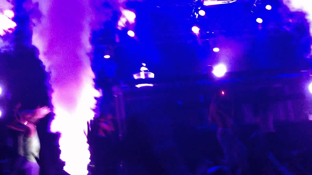 Axwell live playin Henrik B & Rudy - Leave A Light On (NO_ID Remix) @ Umagination 2012 [HD]