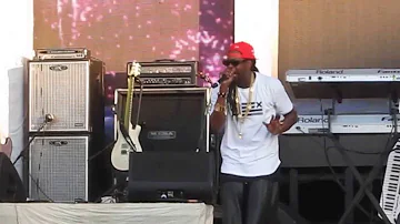 2 Chainz - BIrthday Song (Live) - America's Most Wanted Tour 2013 Austin, TX