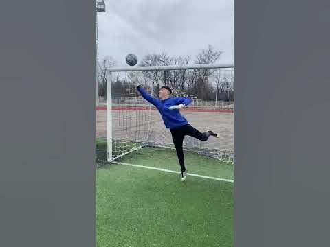 Ошибки вратарей #вратарь #футбол #goalkeeper #goalkeepergloves - YouTube