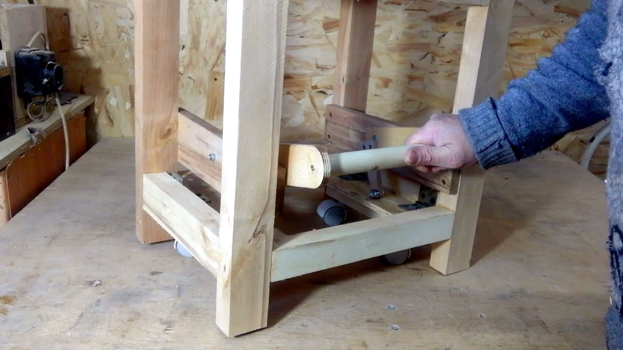 Lifting the table on wheels. Стол , установка на колеса.