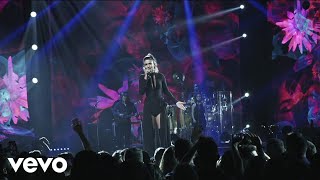 Смотреть клип Paula Fernandes - Menino Bonito (Ao Vivo Em São Paulo / 2016)