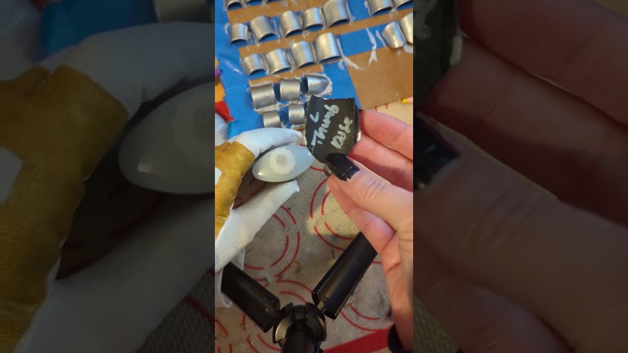 How to attach armor to gloves