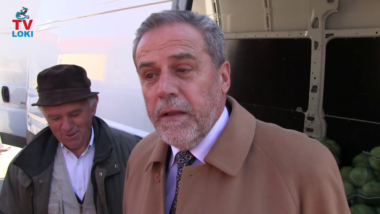 Gradonačelnik Milan Bandić u Otočcu kupio zelja i krumpira 5. stu 2015.