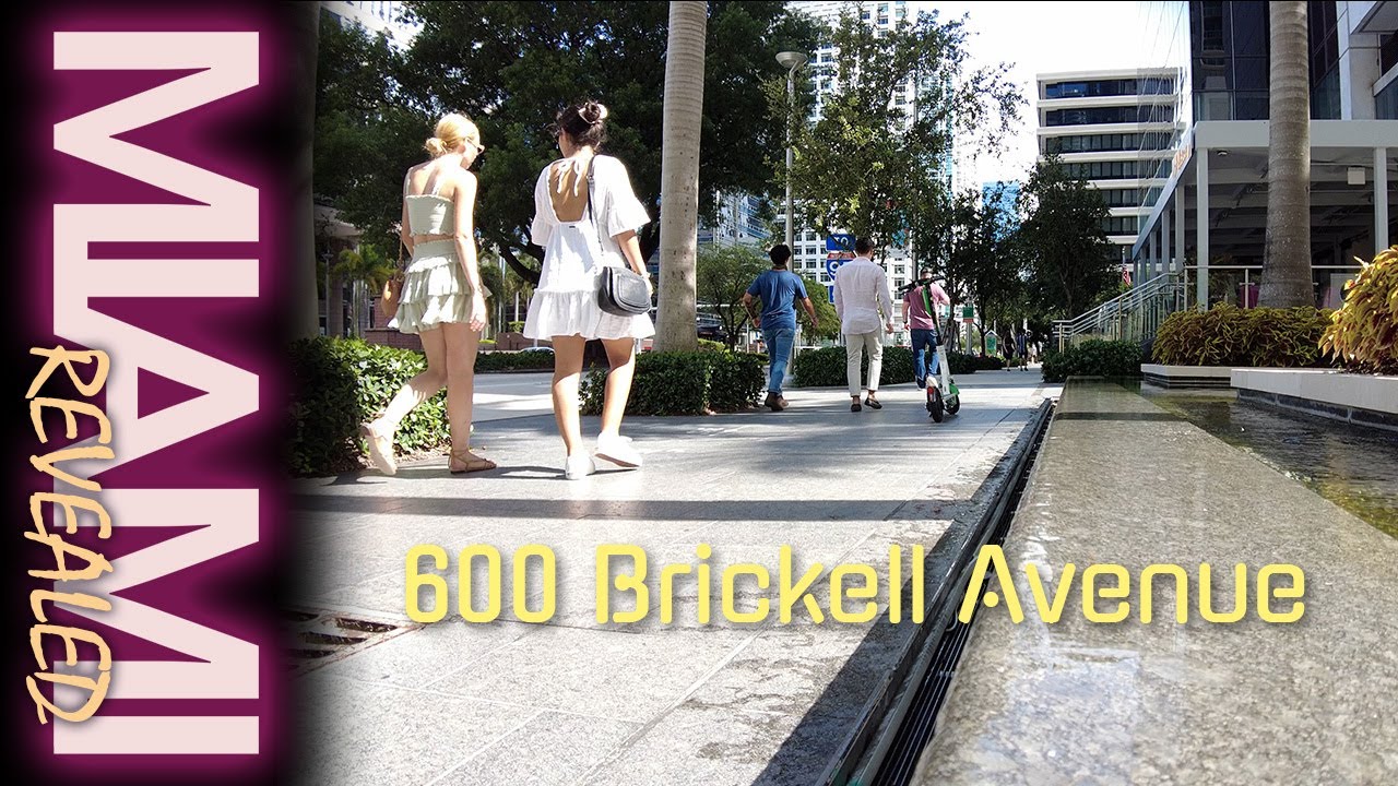 Stationary outside 600 Brickell Ave (4K)