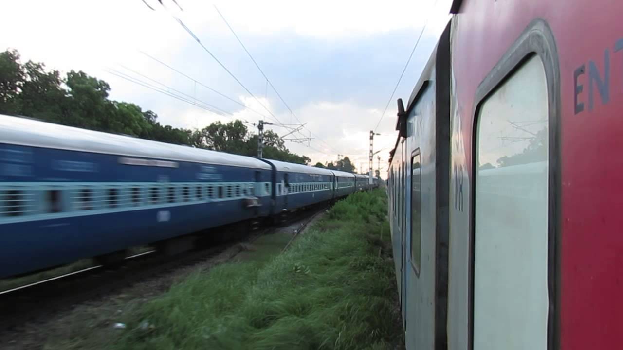 12236 NDLS DBRG Rajdhani crossing 14265 Varanasi Dehradun Express - YouTube