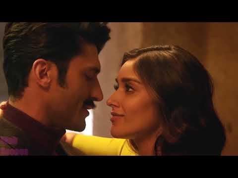 Ileana D'cruz all  Smooch Scenes