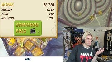 xQc gets perfect timing while playing Temple Run