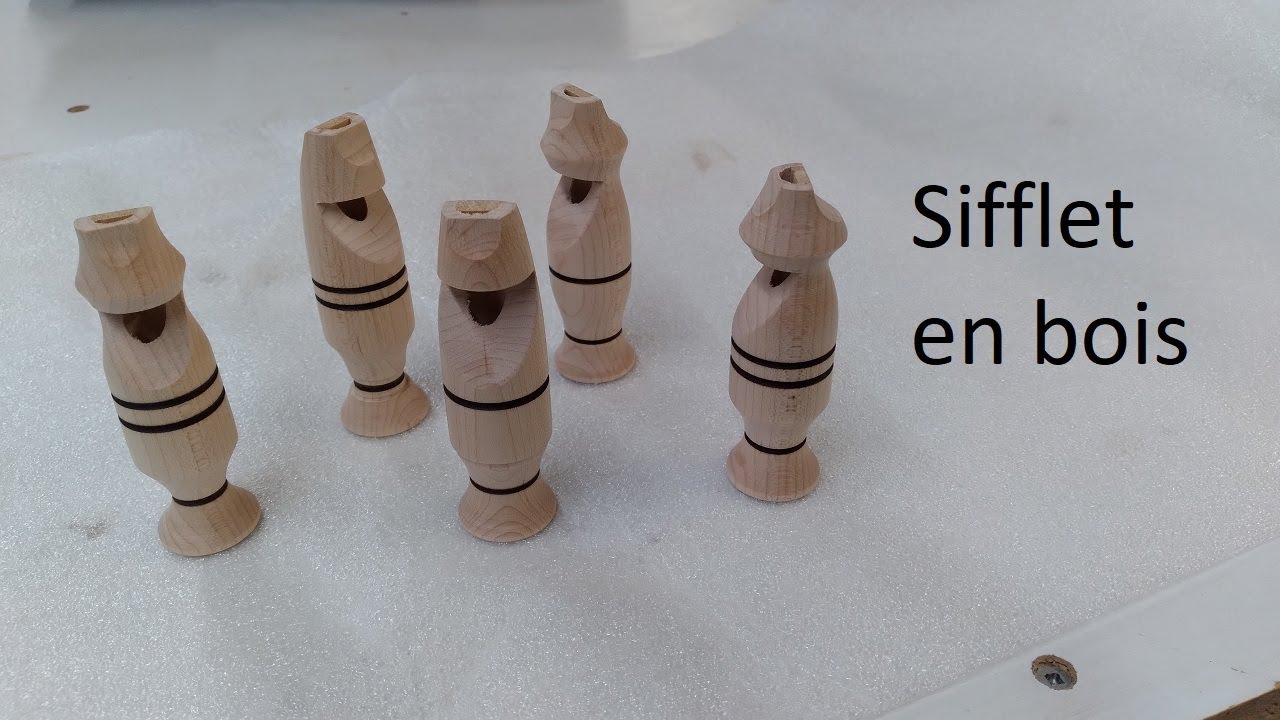 Sifflet en bois.