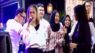 DAWAI - ADE ASTRID X GERENGSENG TEAM LIVE MENYAMBUT TAHUN BARU DI ANGKRINGAN TEH ITA