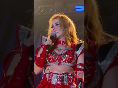 Joelma cantando a música Sua Fantasia, pela primeira vez, após 19 anos da música gravada