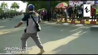 VIRAL!! KECELAKAAN PEMBALAP NABRAK PENONTON #Viral