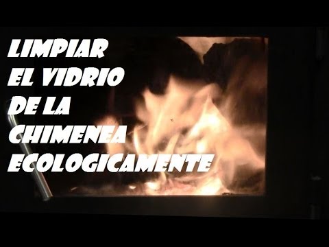 El truco para limpiar a la perfección el cristal de la chimenea o