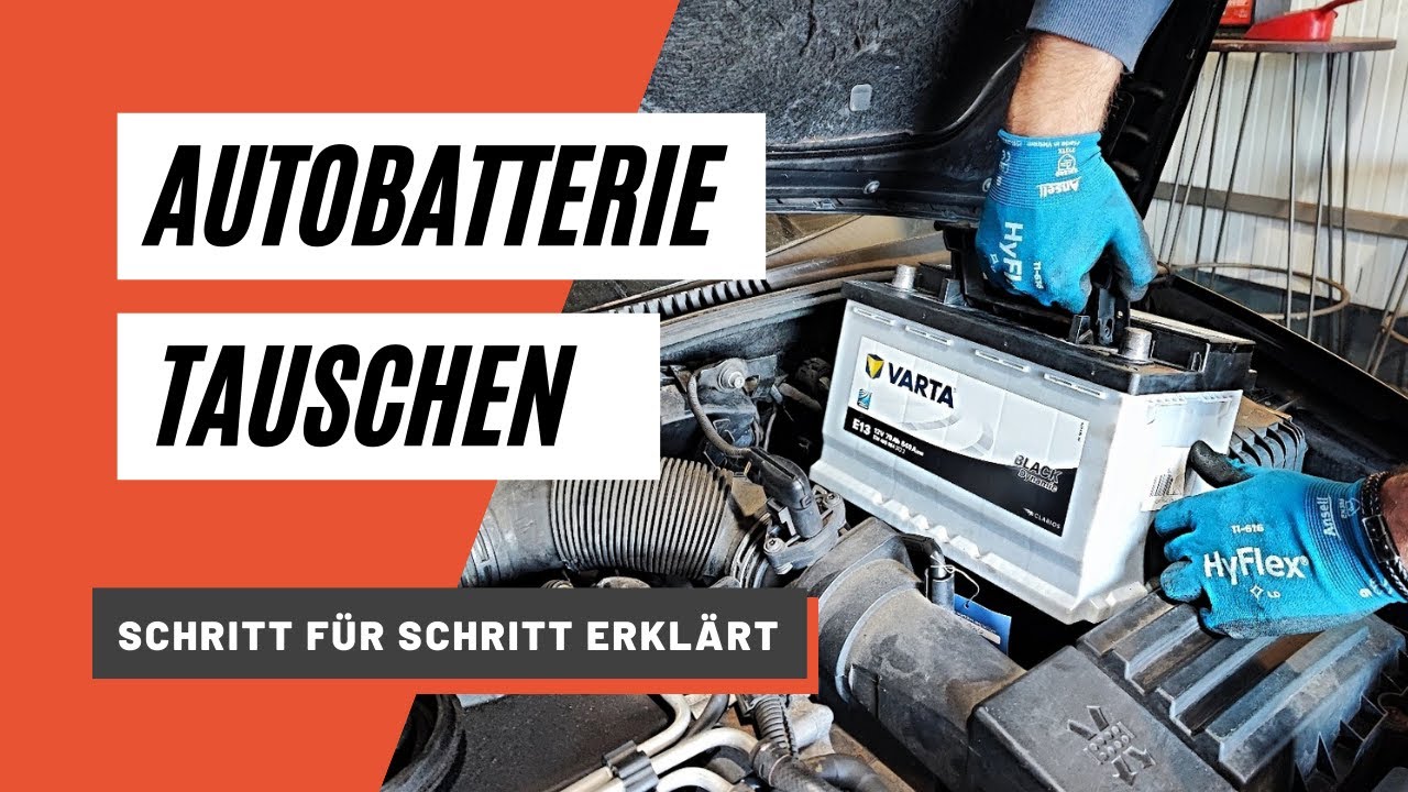 Man Hände mit Zange entfernen Auto Batterie Klemmen, um die neue zu ändern.  Austausch der Autobatterie. Reparaturkonzept Stockfotografie - Alamy