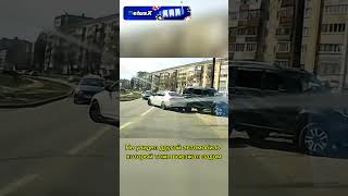 Два автомобиля не смогли разобраться кто 1 #случайнадороге #дорожныевойны #дтп