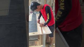 Pintu besi ini ternyata keren klo di kombinasi sama panel kayu juga