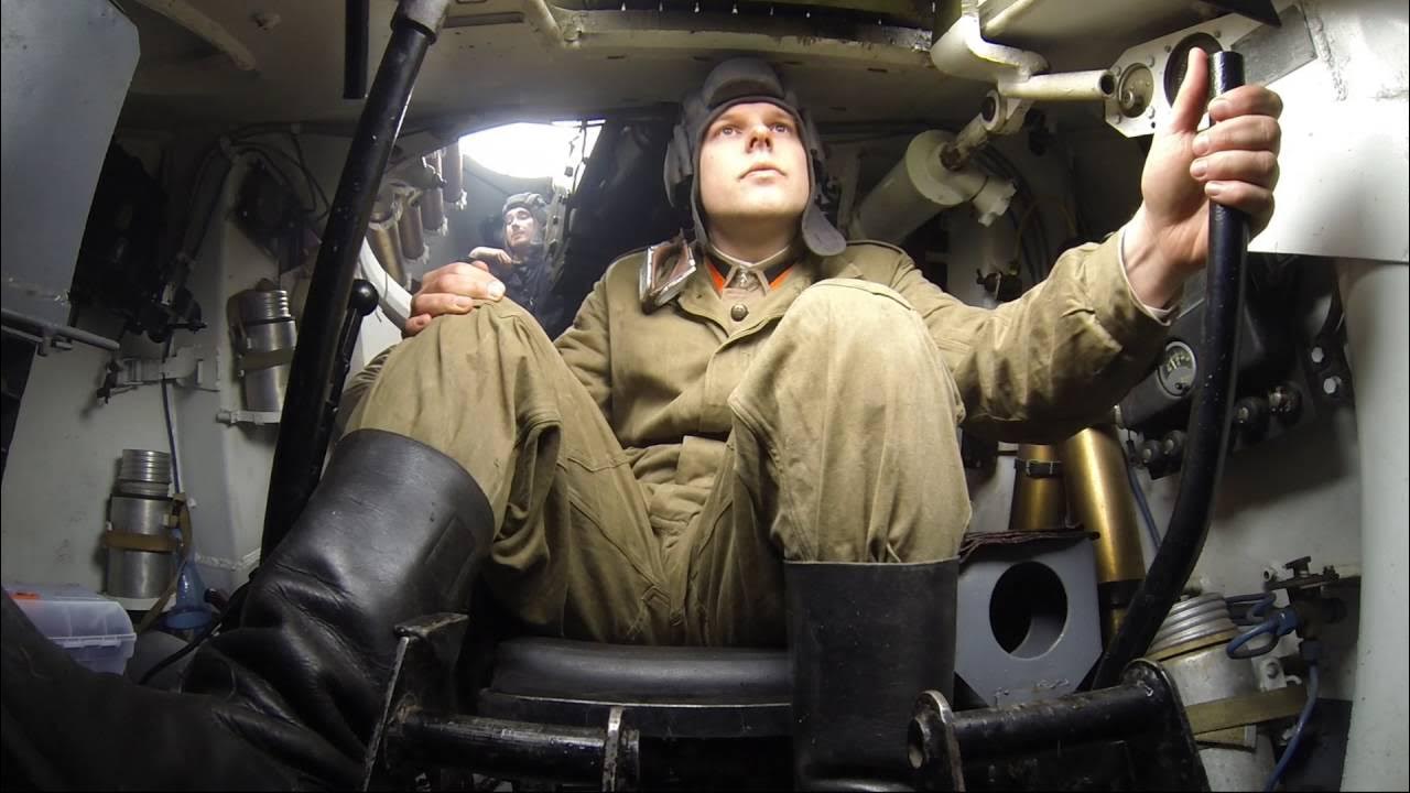 Перевернутый танк. Механик водитель кшнякин. Песня механик водитель. Обязанности механика водителя танка. Песня механик водитель.