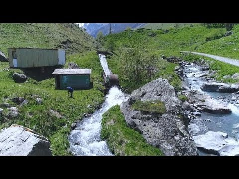 Video: Model Iz Kambodže Osvojio Je Obožavatelje Oblinastim Oblicima