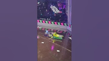 Fighting like the big ones #battleofrobots #battle #robots #championship #shorts #robotics