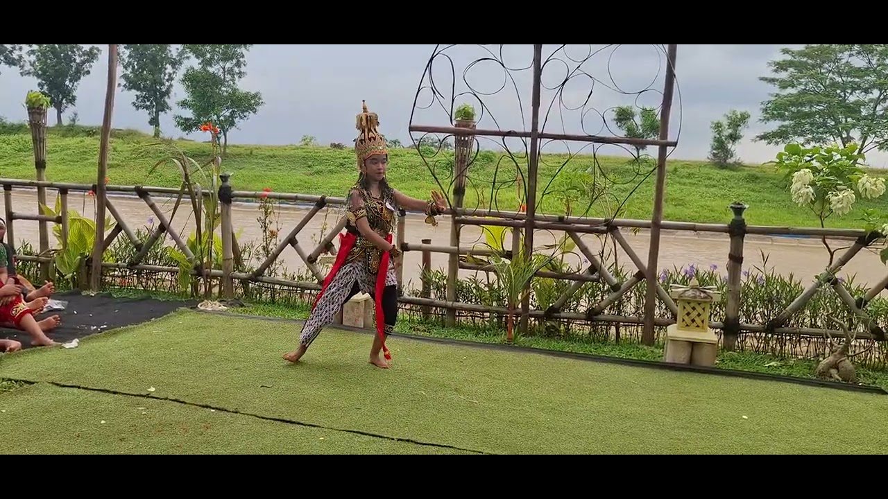 Penampilan Tari Serimpi Indramayu