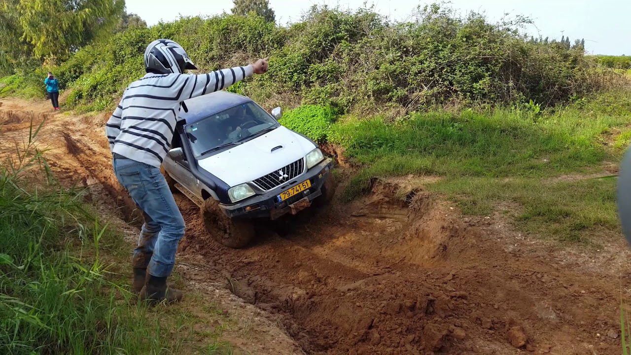 Monster of the off road Mitsubishi L200 4x4 (Magnum)