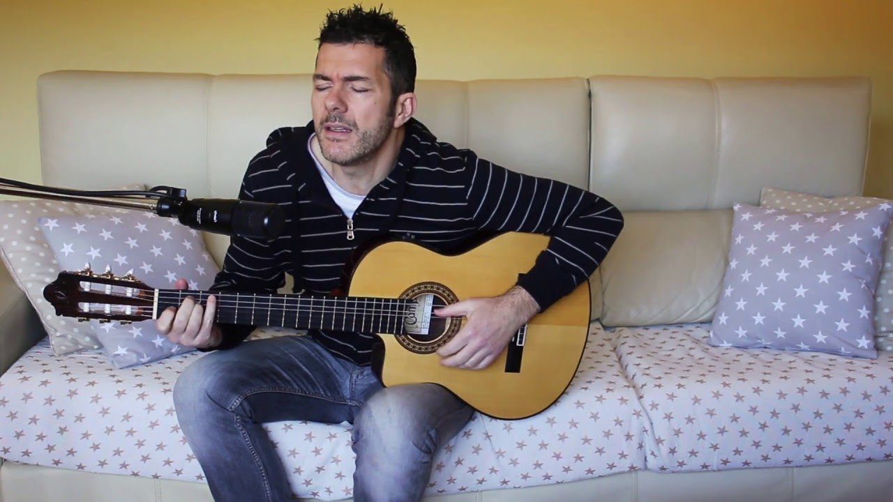 MARIA LA PORTUGUESA - GUITARRA Y VOZ