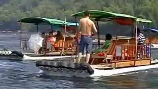 На плоту по реке Ли Цзян. On a raft on the river Lee. Yangshuo. На плоту по реке Ли Цзян. On a raft on the river Lee. Yangshuo.