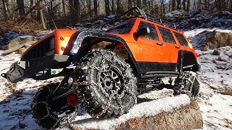 Axial SCX10 ii With RC Snow Chains! RC 4x4 Truck Testing Mini Snow Chains!