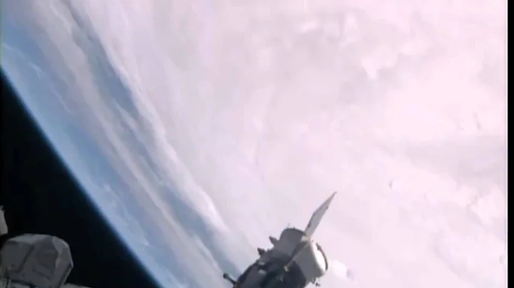 Watch massive Hurricane Patricia making landfall f...