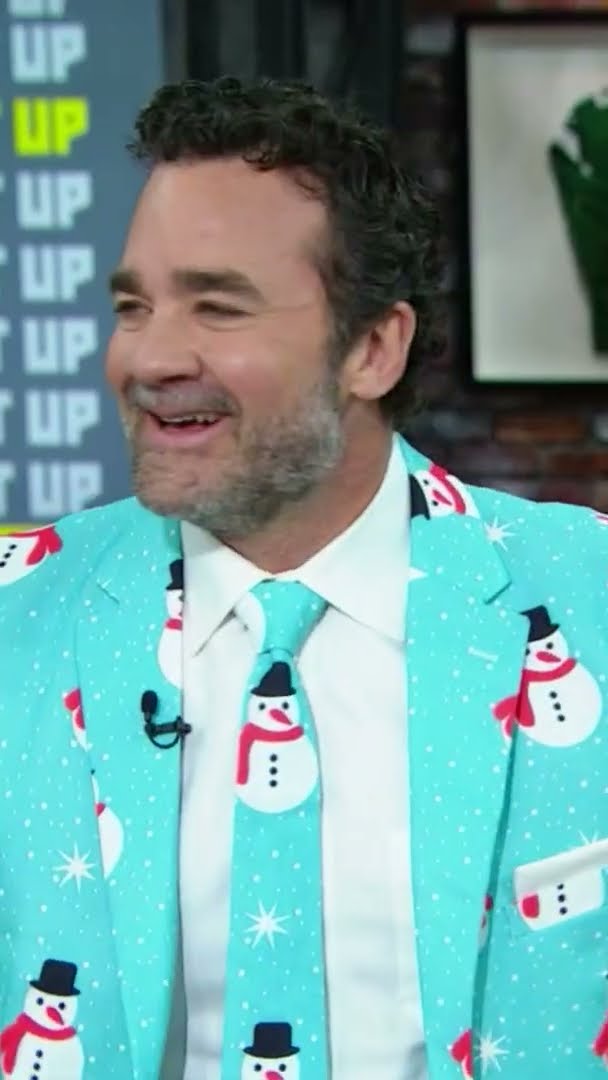 Jeff Saturday is in the Christmas spirit! ☃️
