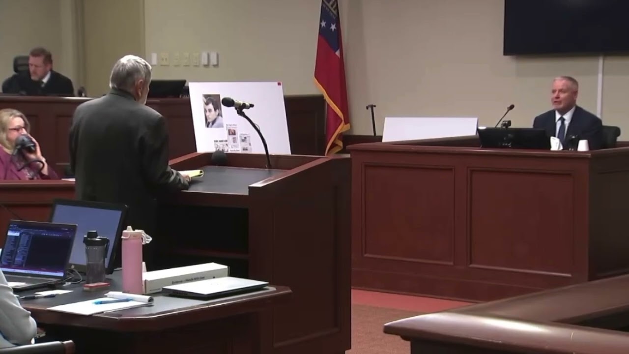 Защита завершила представление доказательств после показаний отца из Джорджии на процессе по делу...