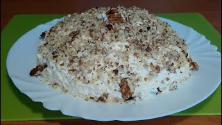 Слоеный праздничный салат с грецкими орехами Слоеный праздничный салат с грецкими орехами