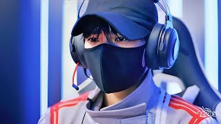 Undefeated world esports champion disguises himself as an internet cafe keeper