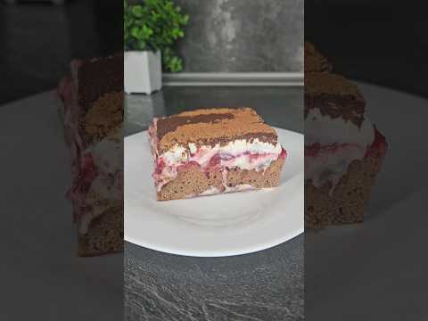 Шоколадный пирог с вишней и сливочным кремом. Рецепт в комментах #рекомендации