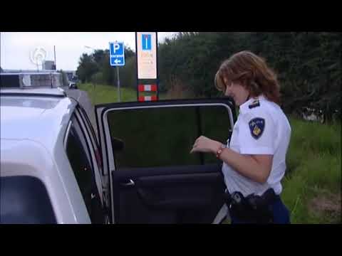 Bezopen minderjarige snorfietser moet mee naar het politiebureau in Baarn Wegmisbruikers