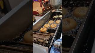 Automated doughnut donut making machine