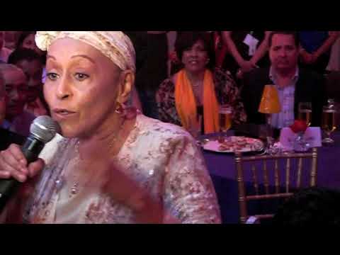 Omara Portuondo canta a Olga Guillot "Amigas" República Dominicana 2009