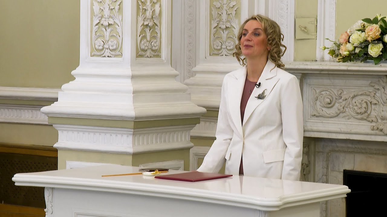 Мы петербуржцы. Свадебный регистратор Людмила Валейко - YouTube