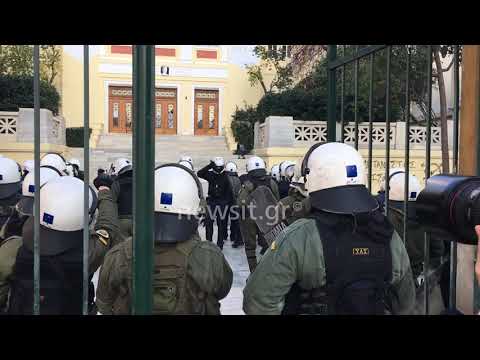 Η αστυνομία μπήκε στην ΑΣΟΕΕ